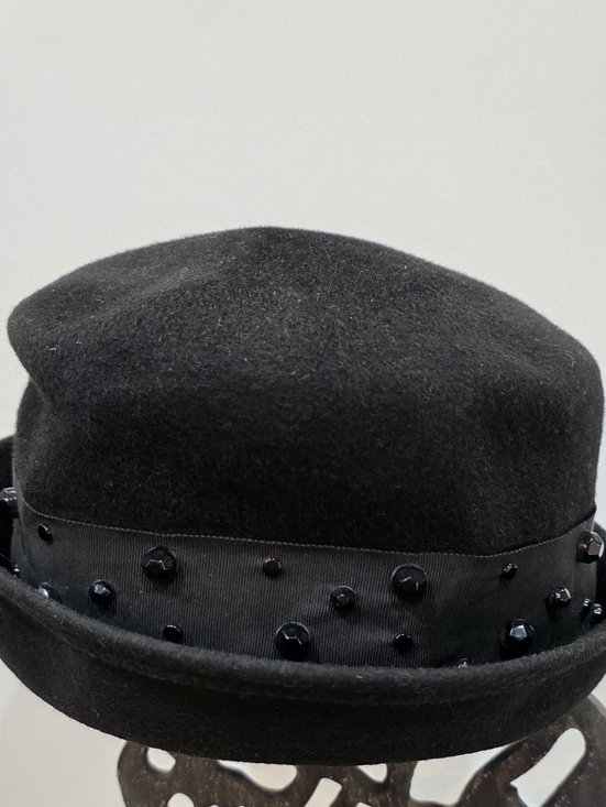608 Vintage Glenover x Dayne Black Wool Beaded Cloche Hat - 1950s main image 6